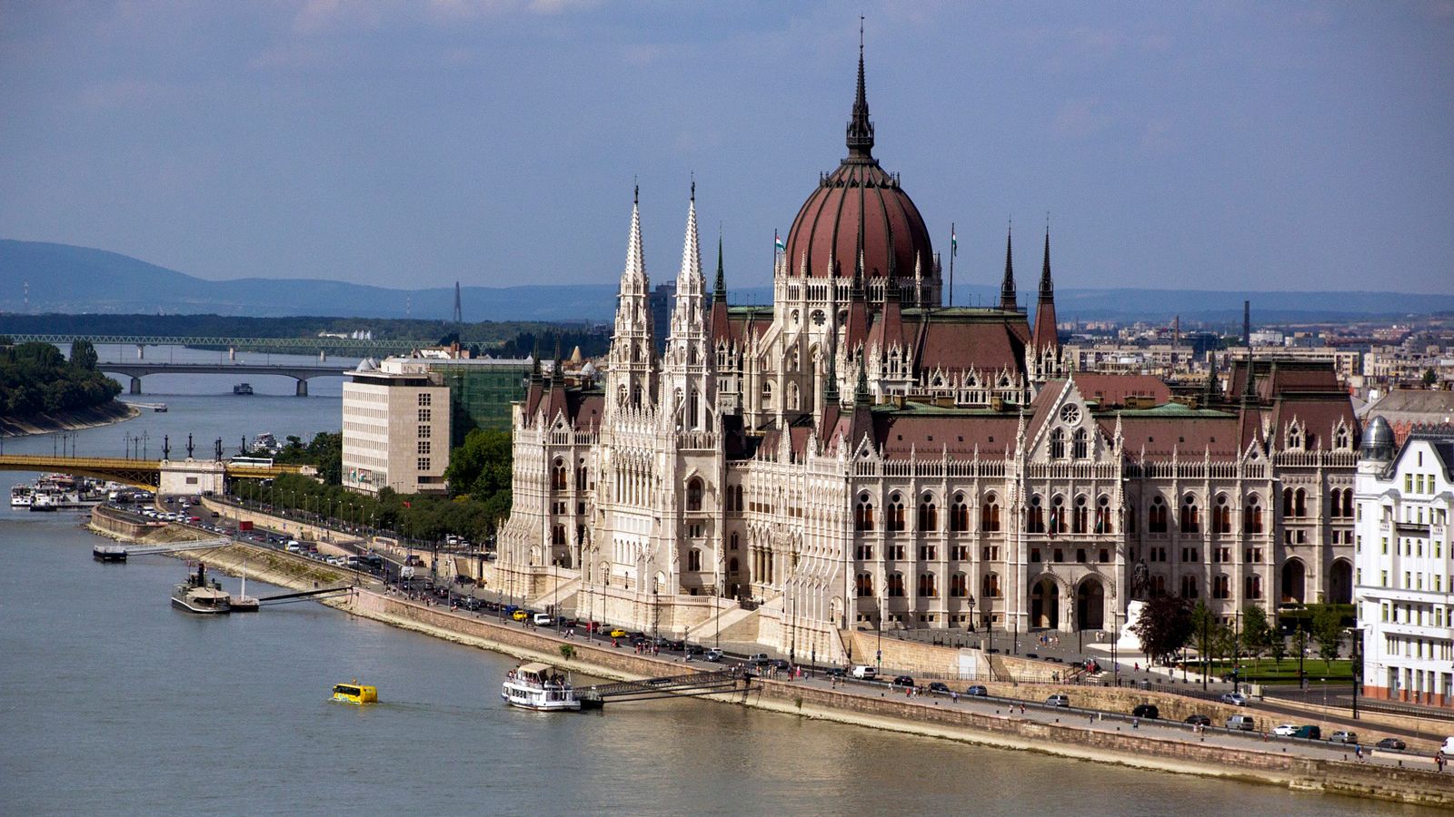 budapeszt-lokalizacje-filmowe-budynek-parlamentu-węgry